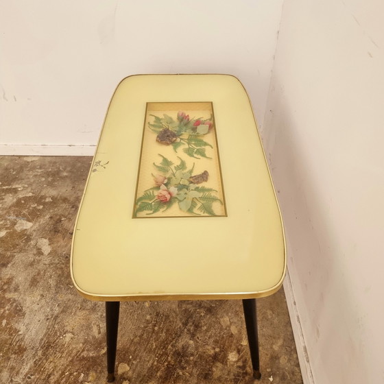 Image 1 of Table basse avec vitrine 50s