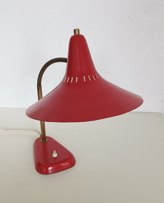 Image 1 of Lampe de bureau à chapeau de sorcière rouge des années 50