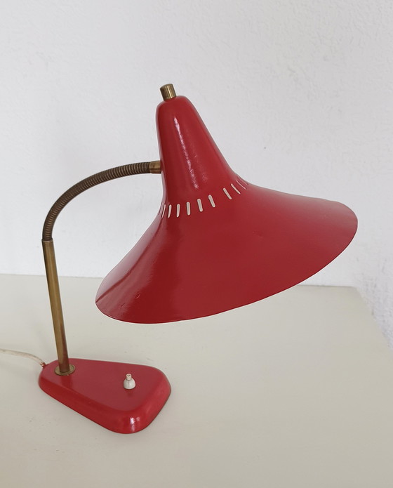 Image 1 of Lampe de bureau à chapeau de sorcière rouge des années 50