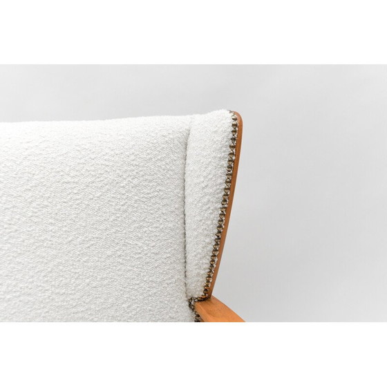 Image 1 of Fauteuil à oreilles vintage en tissu Boucle blanc et bois, Italie 1950