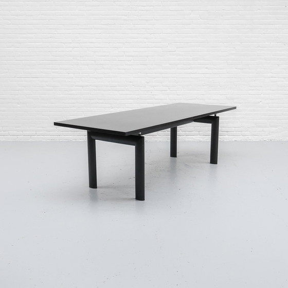 Image 1 of Table de salle à manger en chêne Lc6 Cassina