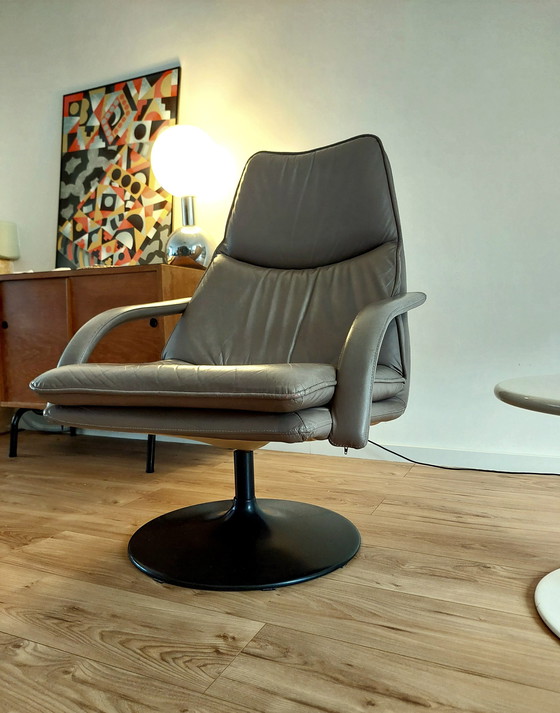 Image 1 of Fauteuil Lounge cuir Années 60