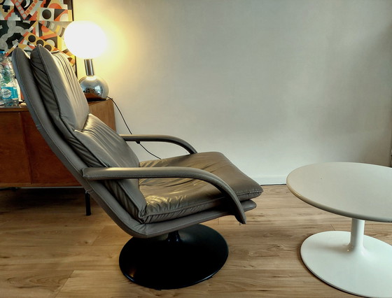 Image 1 of Fauteuil Lounge cuir Années 60