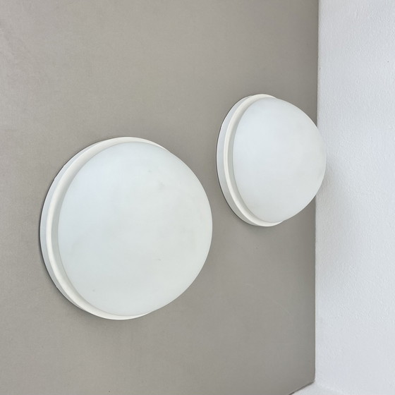 Image 1 of Ensemble de 2 plafonniers muraux en métal et en verre Glashütte Limburg, Allemagne, 1980