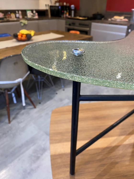 Image 1 of Table Basse Tripode Asymétrique Verre Granité Forme Haricot Vintage An50