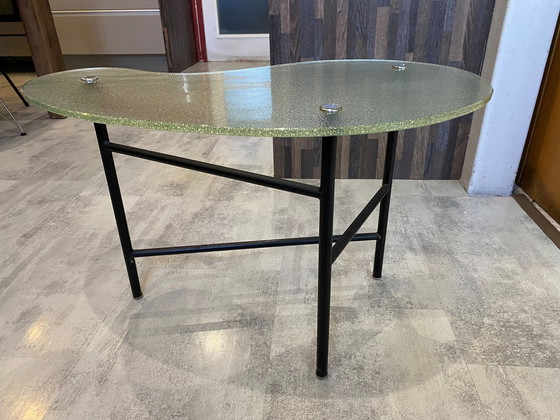 Image 1 of Table Basse Tripode Asymétrique Verre Granité Forme Haricot Vintage An50