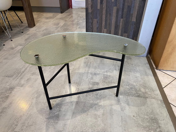 Image 1 of Table Basse Tripode Asymétrique Verre Granité Forme Haricot Vintage An50