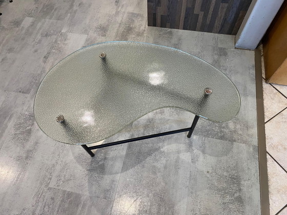Image 1 of Table Basse Tripode Asymétrique Verre Granité Forme Haricot Vintage An50