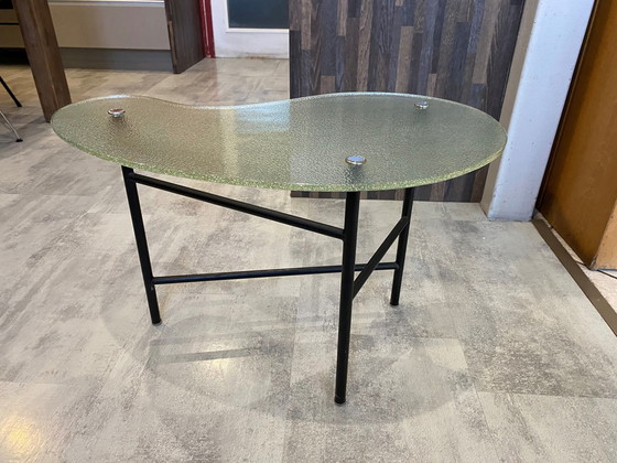 Image 1 of Table Basse Tripode Asymétrique Verre Granité Forme Haricot Vintage An50