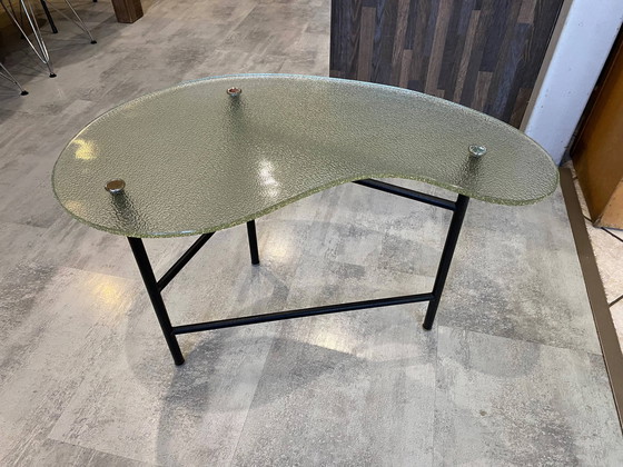 Image 1 of Table Basse Tripode Asymétrique Verre Granité Forme Haricot Vintage An50