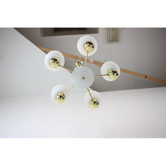 Image 1 of Lustre vintage en laiton et verre, Tchécoslovaquie 1970