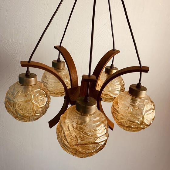 Image 1 of Lustre vintage en teck et verre irisé