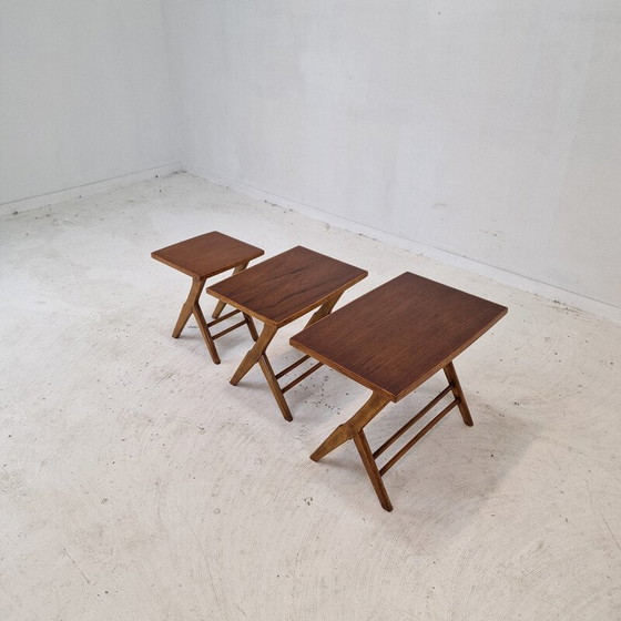 Image 1 of Ensemble de 3 tables gigognes vintage en bois, Hollande 1960