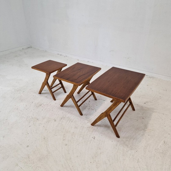 Image 1 of Ensemble de 3 tables gigognes vintage en bois, Hollande 1960