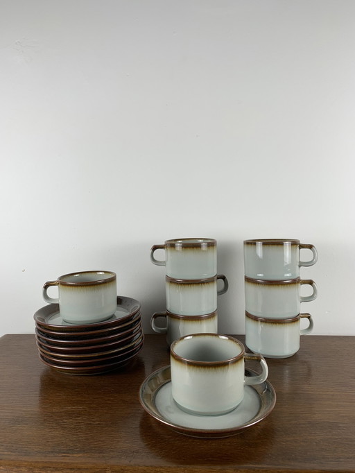 Lot de 8 tasses avec leurs soucoupes de la marque danoise DESIRÉE