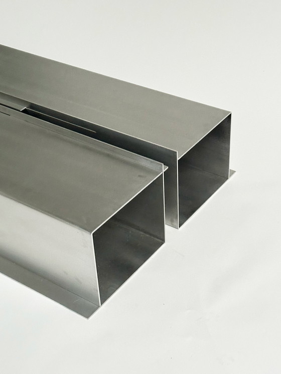 Image 1 of 2 X Tables basses en aluminium en forme de L