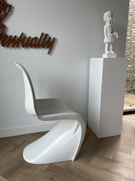 Image 1 of Chaise design en forme de S de l'ère spatiale Plastique blanc