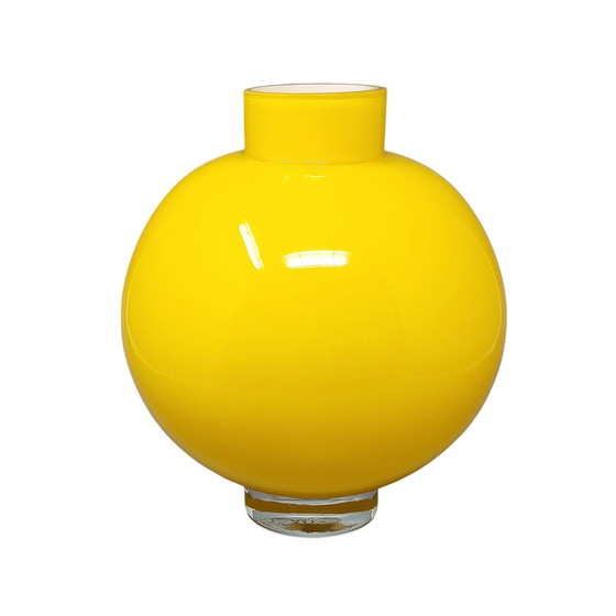 Image 1 of 1970S Gorgeous Yellow Vase By Ind. Vetraria Valdarnese. Fabriqué en Italie