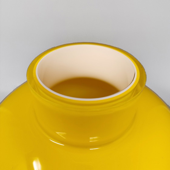 Image 1 of 1970S Gorgeous Yellow Vase By Ind. Vetraria Valdarnese. Fabriqué en Italie