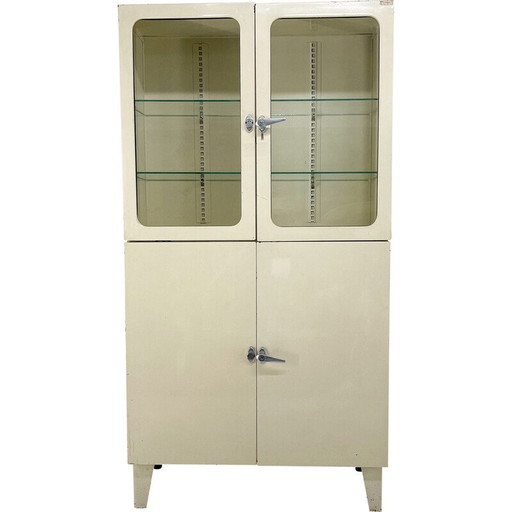 Armoire vintage en métal et verre par Smrečina Oz Pukavec, Tchécoslovaquie années 1950.