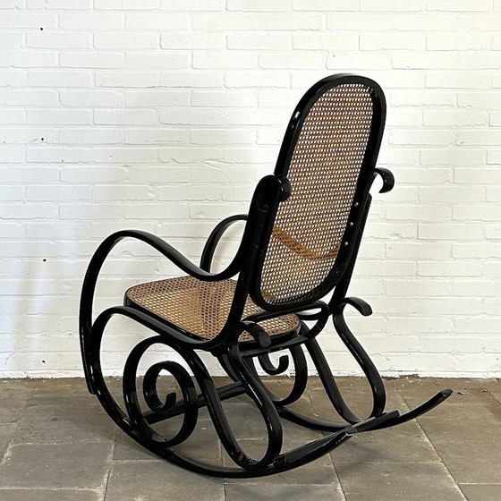 Image 1 of Fauteuil à bascule vintage de style Thonet noir - Iconic Design