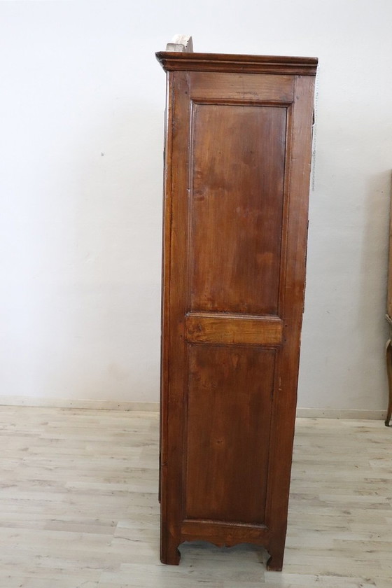 Image 1 of Armoire ancienne en bois de peuplier massif, 18ème siècle