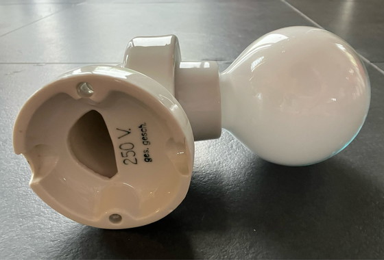 Image 1 of Lampe murale vintage en porcelaine