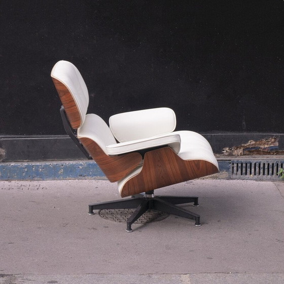 Image 1 of Fauteuil vintage avec ottoman par Charles et Ray Eames pour Herman Miller, 2017
