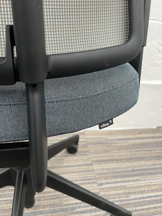 Image 1 of Chaise Vitra AM