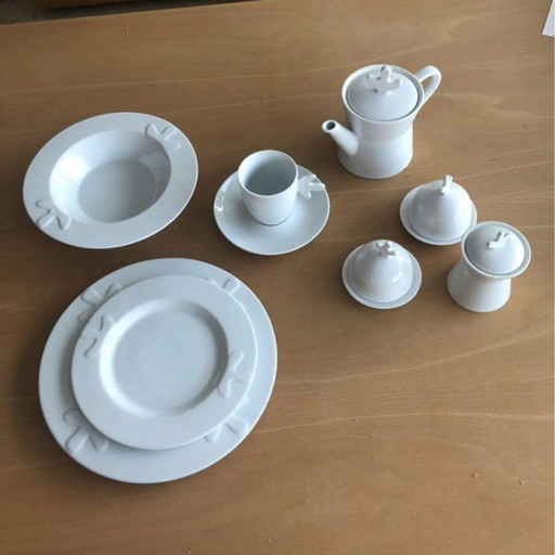 72 Piece Dinnerware Salt & Pepper.