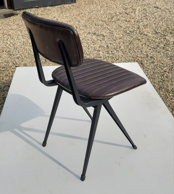 Image 1 of Modèle de chaise de salle à manger Résultat