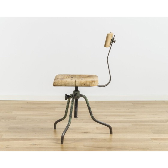 Image 1 of Chaise industrielle vintage 1930