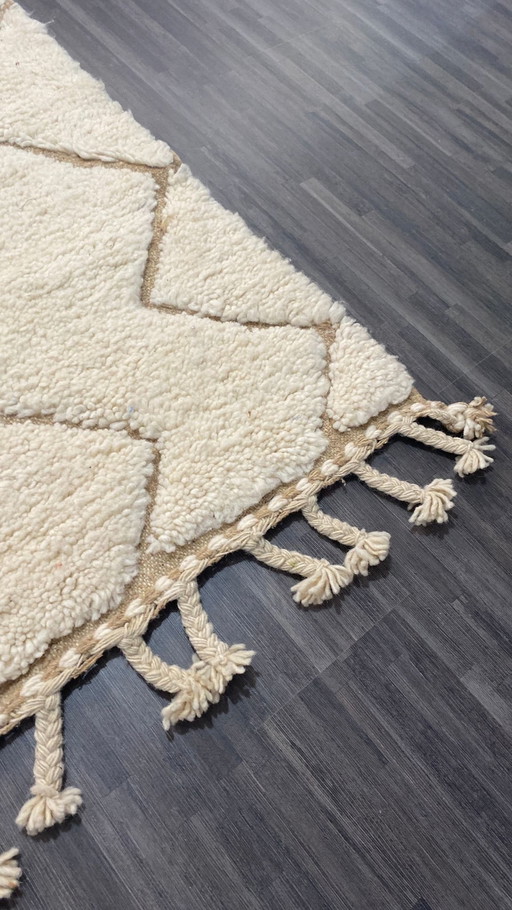 Authentique tapis berbère fait main - Design intemporel en couleur crème