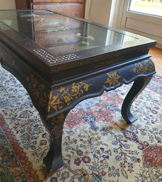 Image 1 of Ancienne table de salon chinoise en laque noire