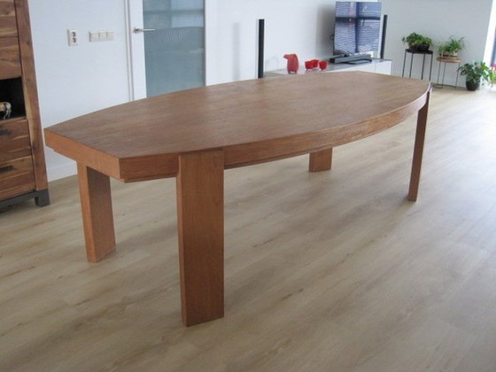 Image 1 of Table à manger moderne ovale