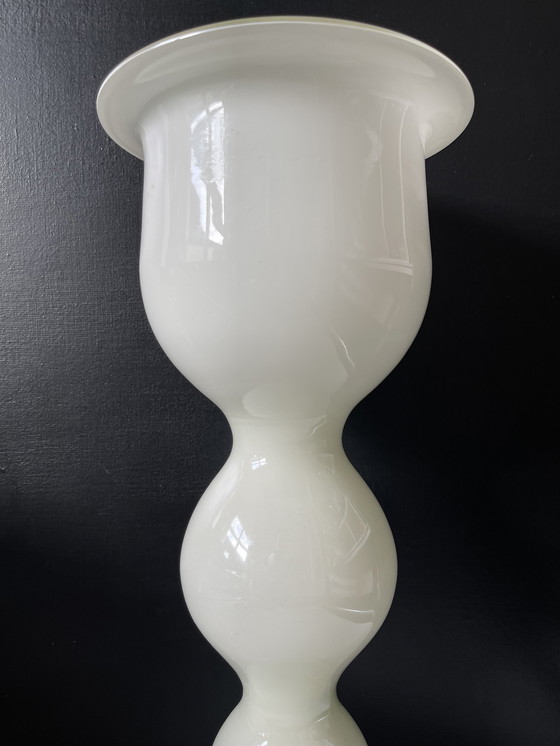 Image 1 of Vase en verre blanc