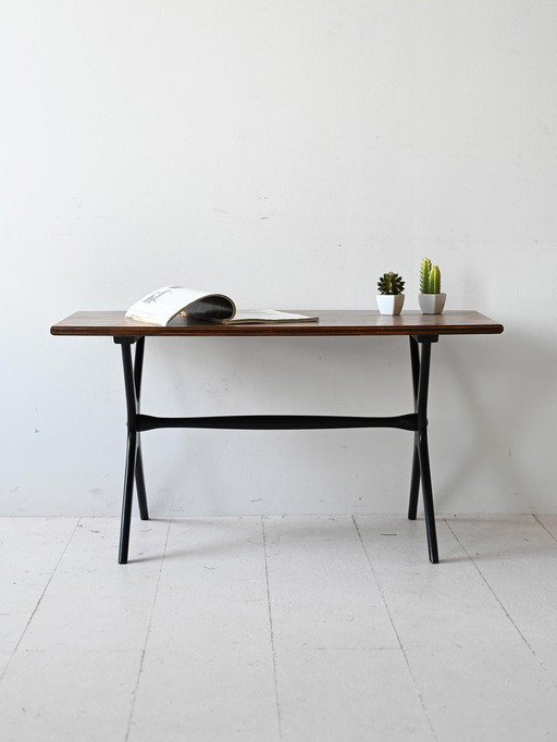 Table basse scandinave avec pieds noirs