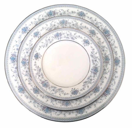 Image 1 of Service Noritake Blue Hill 64 Pièces Pour 12 Personnes