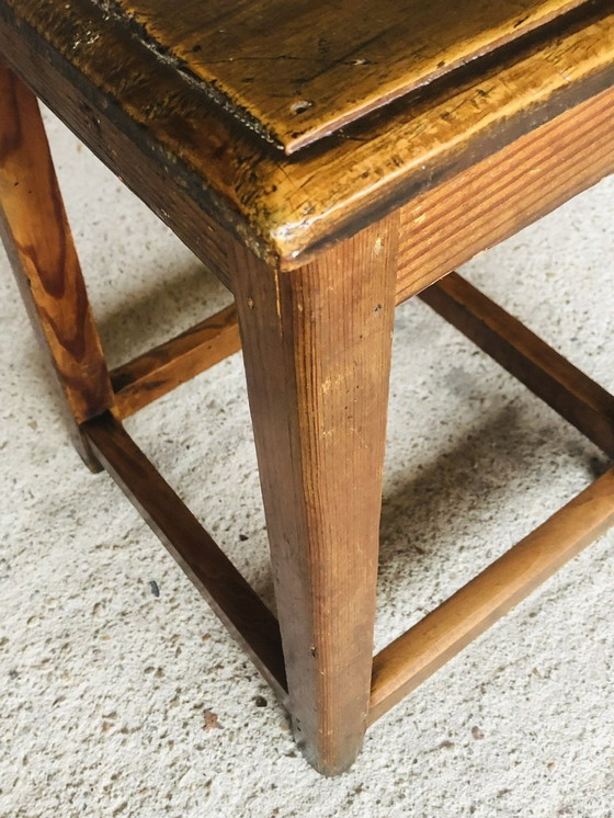 Image 1 of Tabouret vintage en bois avec repose-pieds