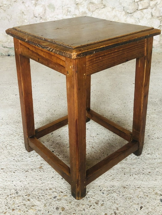 Image 1 of Tabouret vintage en bois avec repose-pieds