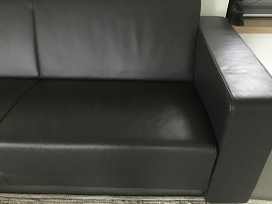 Image 1 of Il s'agit d'un ensemble cape/veste, fabriqué à Ned.