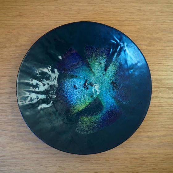 Image 1 of 1970S Bol en métal émaillé signé par l'artiste