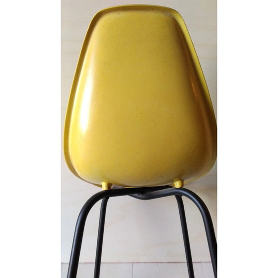 Image 1 of Chaise vintage en fibre de verre jaune d'Alain Richard, 1950