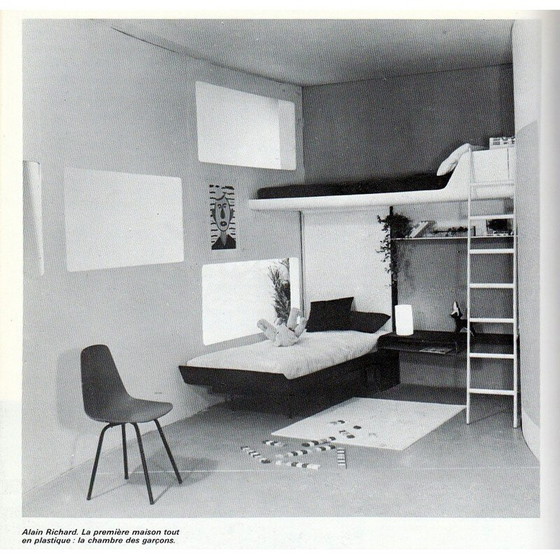 Image 1 of Chaise vintage en fibre de verre jaune d'Alain Richard, 1950