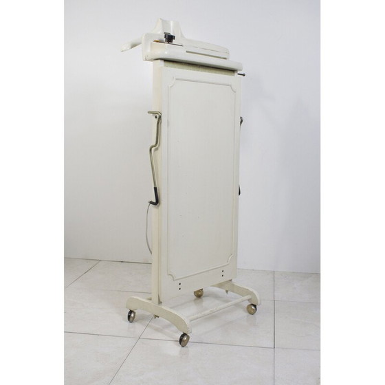 Image 1 of Valet de chambre vintage en bois laqué blanc crème