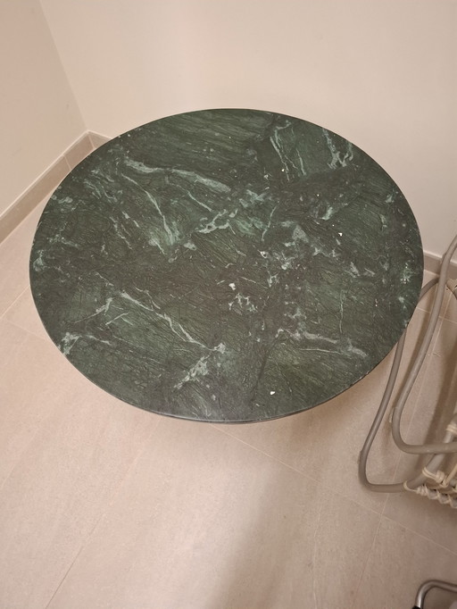 Table basse design en marbre vert avec base en fer