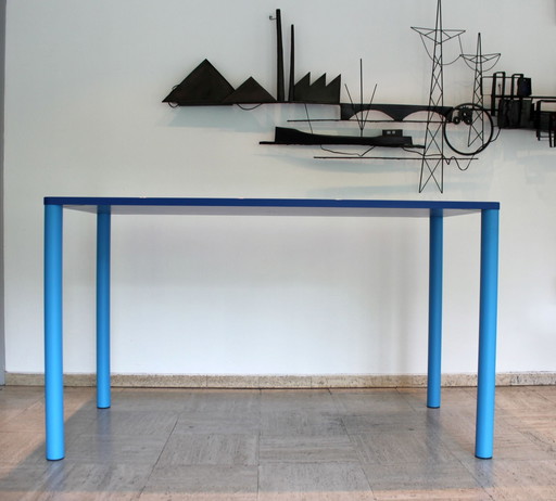 Table Haute Par Julien Renault Pour Hem. 