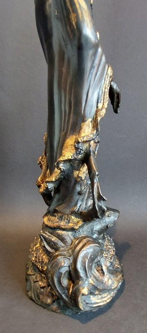 Rare figure en bronze de Guanyin avec laque noire et traces de dorure - Bronze - Chine - 19e siècle