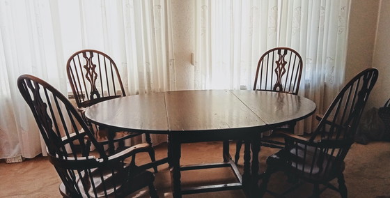 Image 1 of Authentique table de cuisine ovale Farmerhouse avec 4 fauteuils Windsor