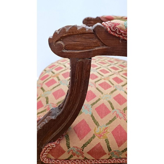 Image 1 of Fauteuil médaillon vintage en bois foncé et sculpté